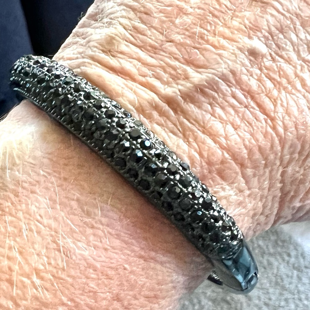 BRACELET Fashion Bangle
NWT Sparkly Black Rhinestones on Black & Box